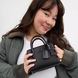 LAST ONE 🚩Coach Andrea Mini Carryall black leather LIKE NEW